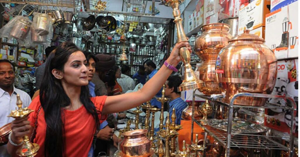 Tradition Of Buying Utensils On Dhanteras